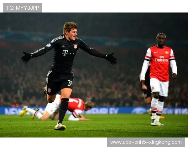 凯恩禁区劲射打穿球网，拜仁轻松扩大优势