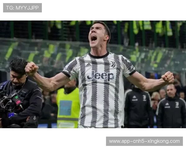 尤文弗拉霍维奇门前抢点反应迅速